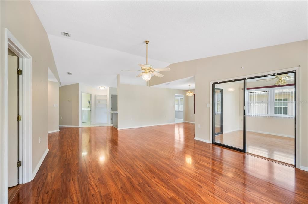 For Sale: $325,000 (2 beds, 2 baths, 1627 Square Feet)