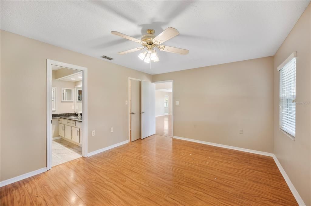 For Sale: $325,000 (2 beds, 2 baths, 1627 Square Feet)