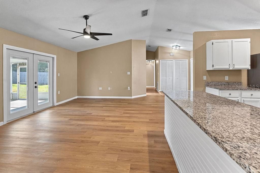 For Sale: $389,900 (4 beds, 2 baths, 1628 Square Feet)