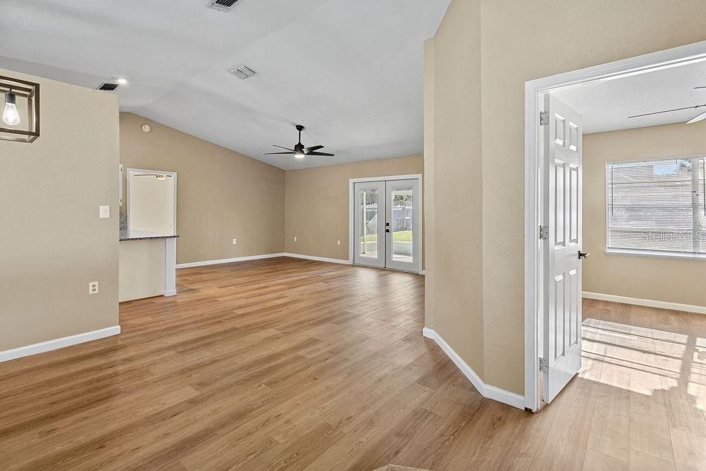 For Sale: $389,900 (4 beds, 2 baths, 1628 Square Feet)