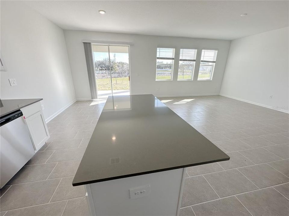 For Rent: $2,100 (4 beds, 2 baths, 1848 Square Feet)