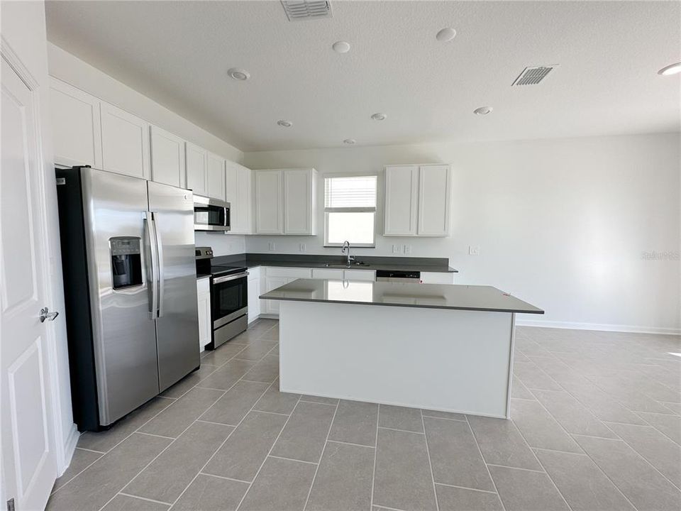 For Rent: $2,100 (4 beds, 2 baths, 1848 Square Feet)