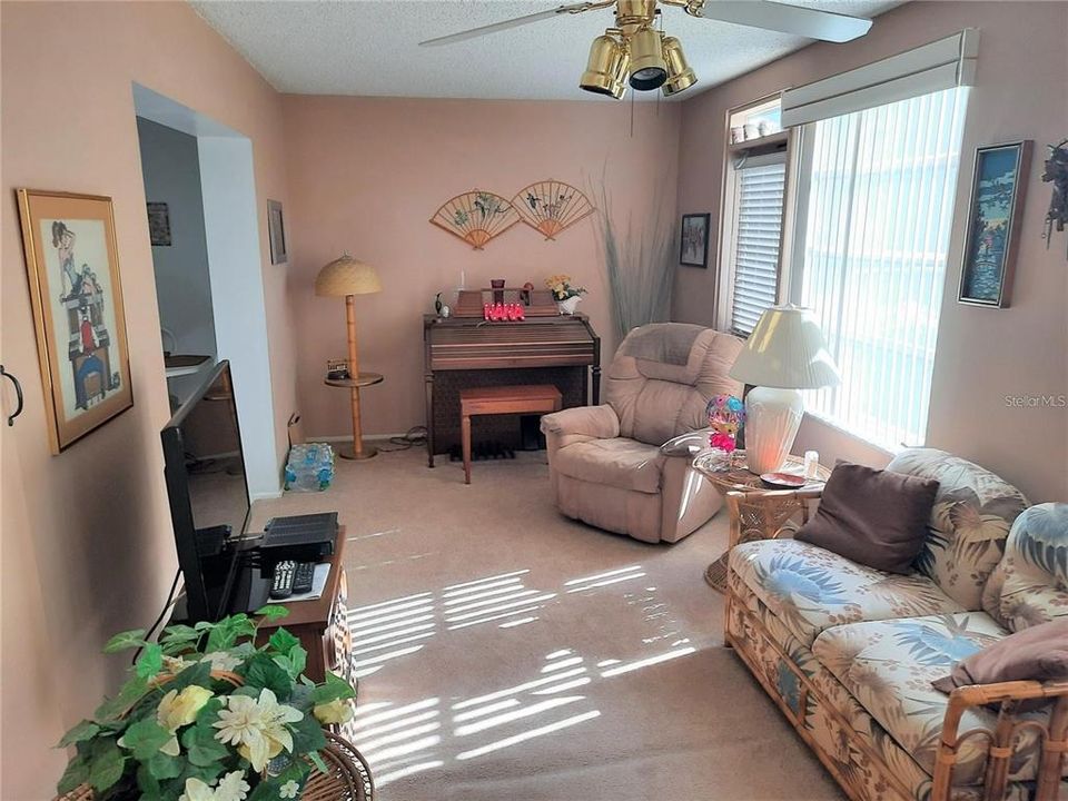 Active With Contract: $175,000 (2 beds, 2 baths, 1400 Square Feet)