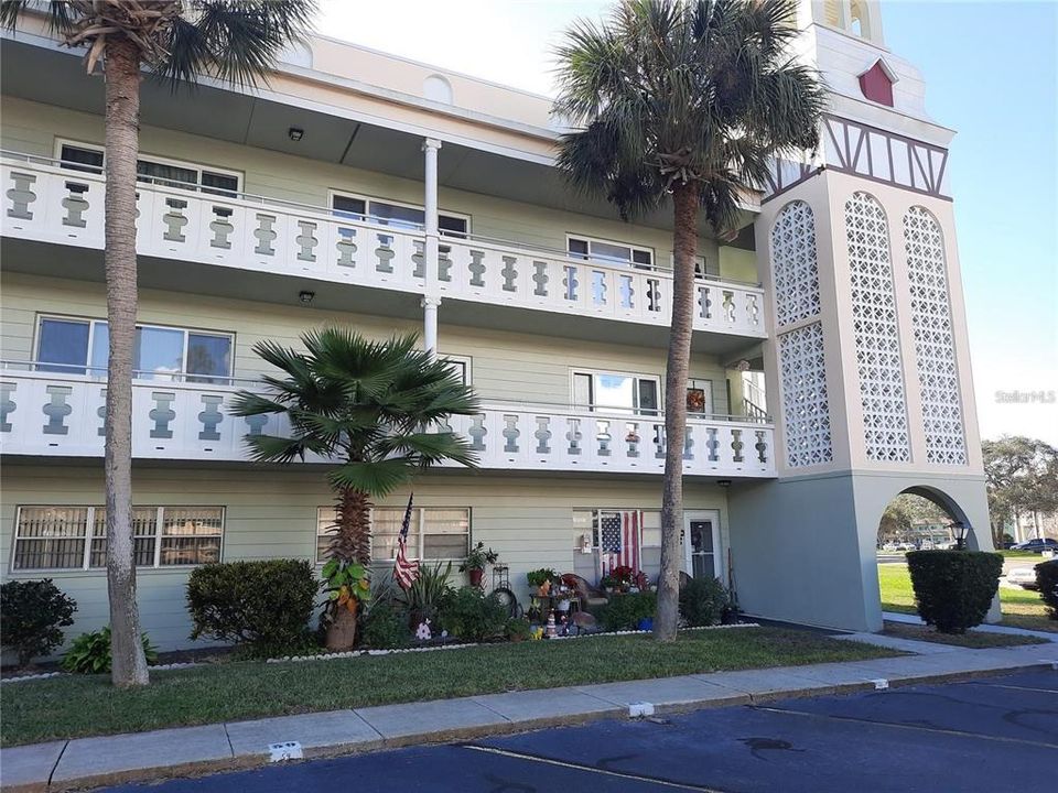 Active With Contract: $175,000 (2 beds, 2 baths, 1400 Square Feet)