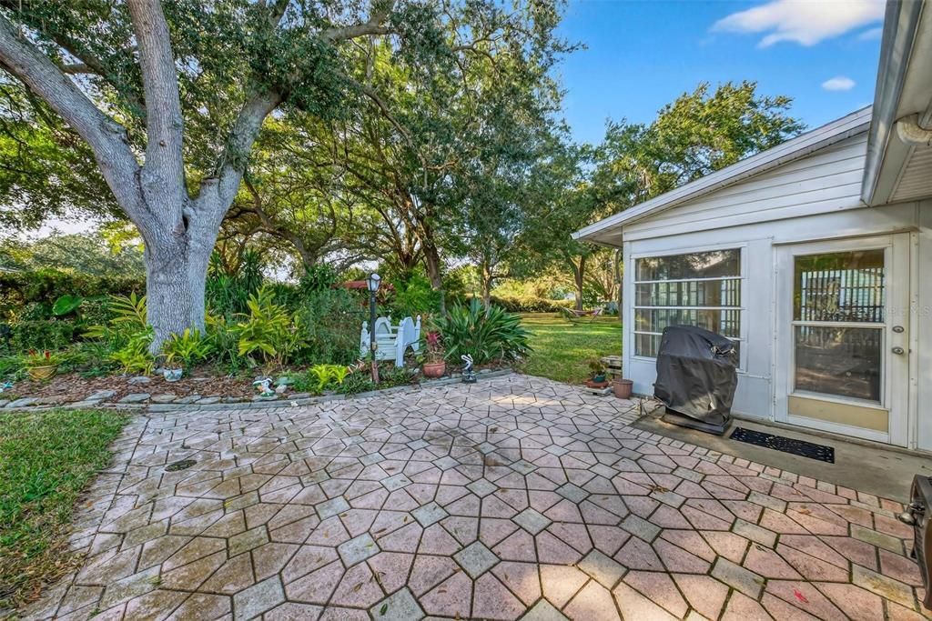 На продажу: $224,900 (2 спален, 2 ванн, 1304 Квадратных фут)