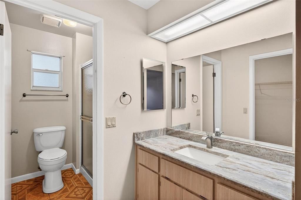 На продажу: $224,900 (2 спален, 2 ванн, 1304 Квадратных фут)