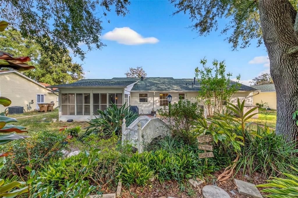 На продажу: $224,900 (2 спален, 2 ванн, 1304 Квадратных фут)