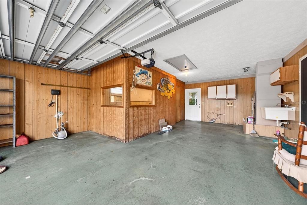 На продажу: $224,900 (2 спален, 2 ванн, 1304 Квадратных фут)