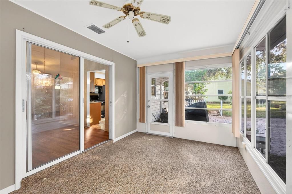 На продажу: $224,900 (2 спален, 2 ванн, 1304 Квадратных фут)