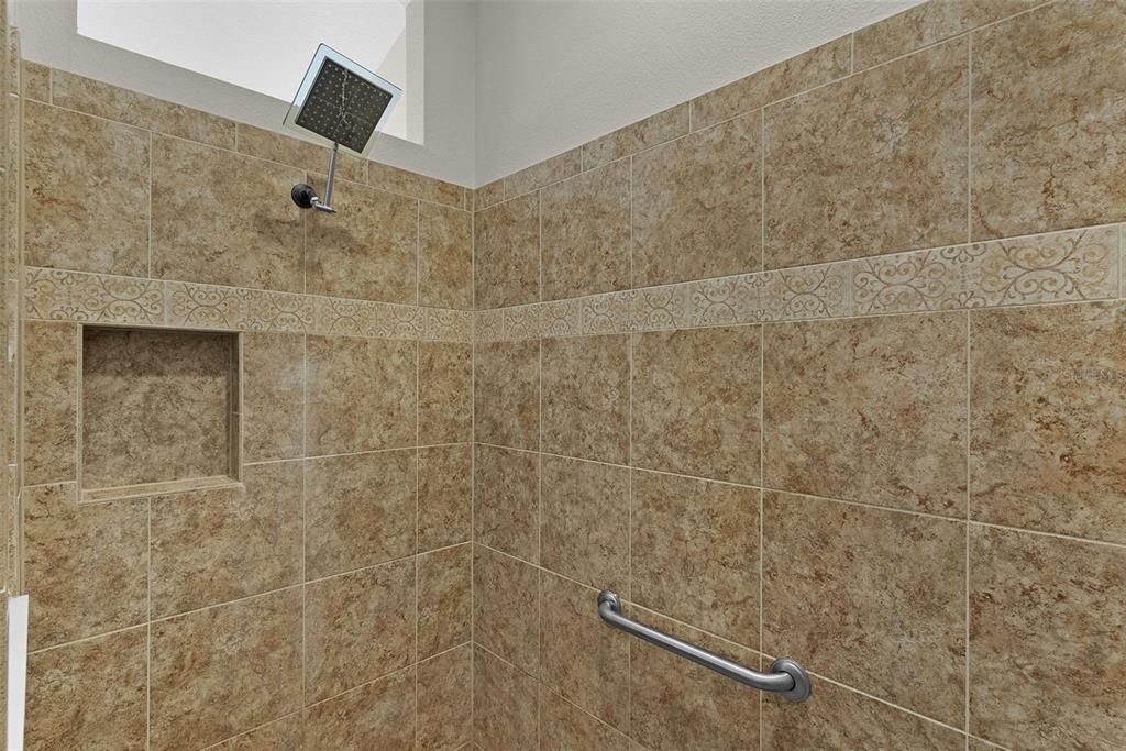 En Venta: $465,000 (3 camas, 2 baños, 1956 Pies cuadrados)