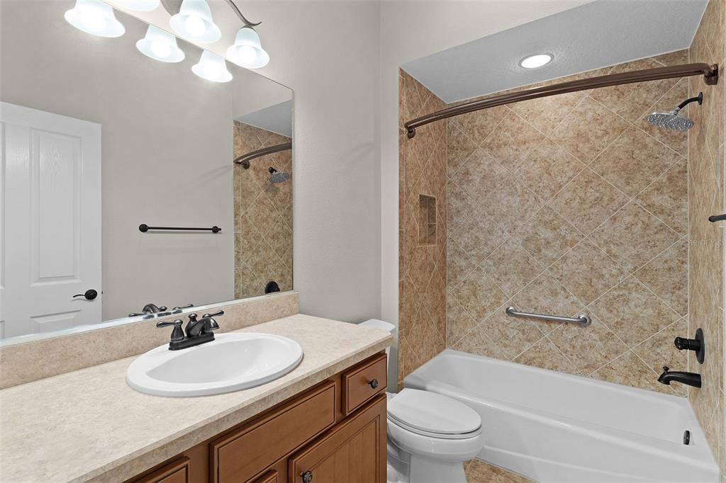 En Venta: $465,000 (3 camas, 2 baños, 1956 Pies cuadrados)