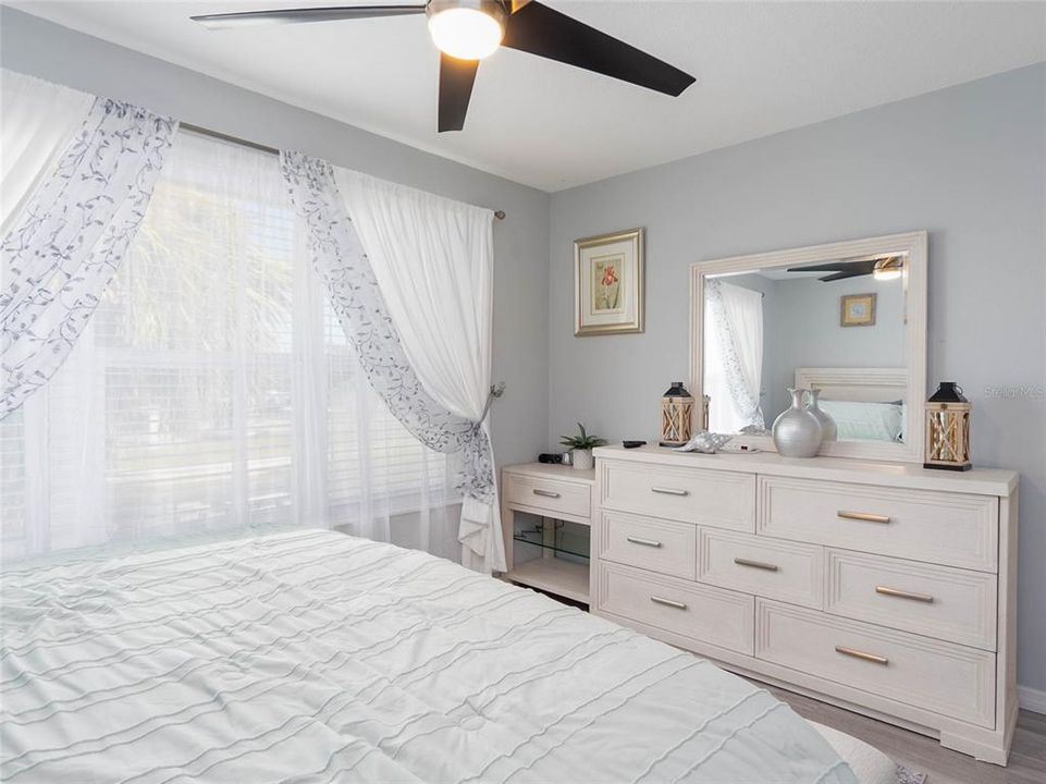 待售: $229,900 (1 贝兹, 1 浴室, 798 平方英尺)