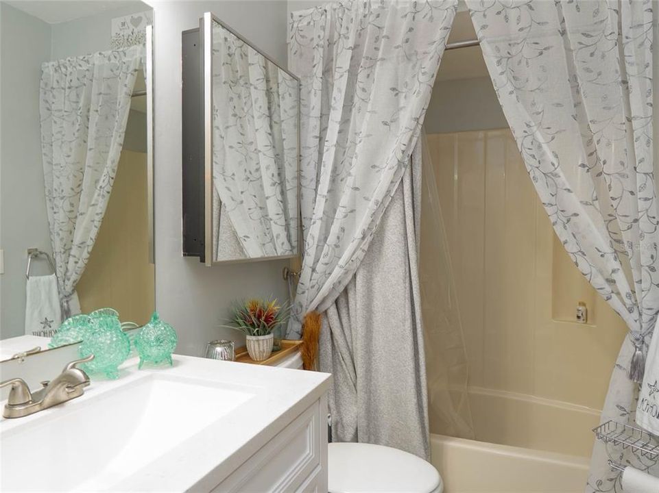 待售: $229,900 (1 贝兹, 1 浴室, 798 平方英尺)