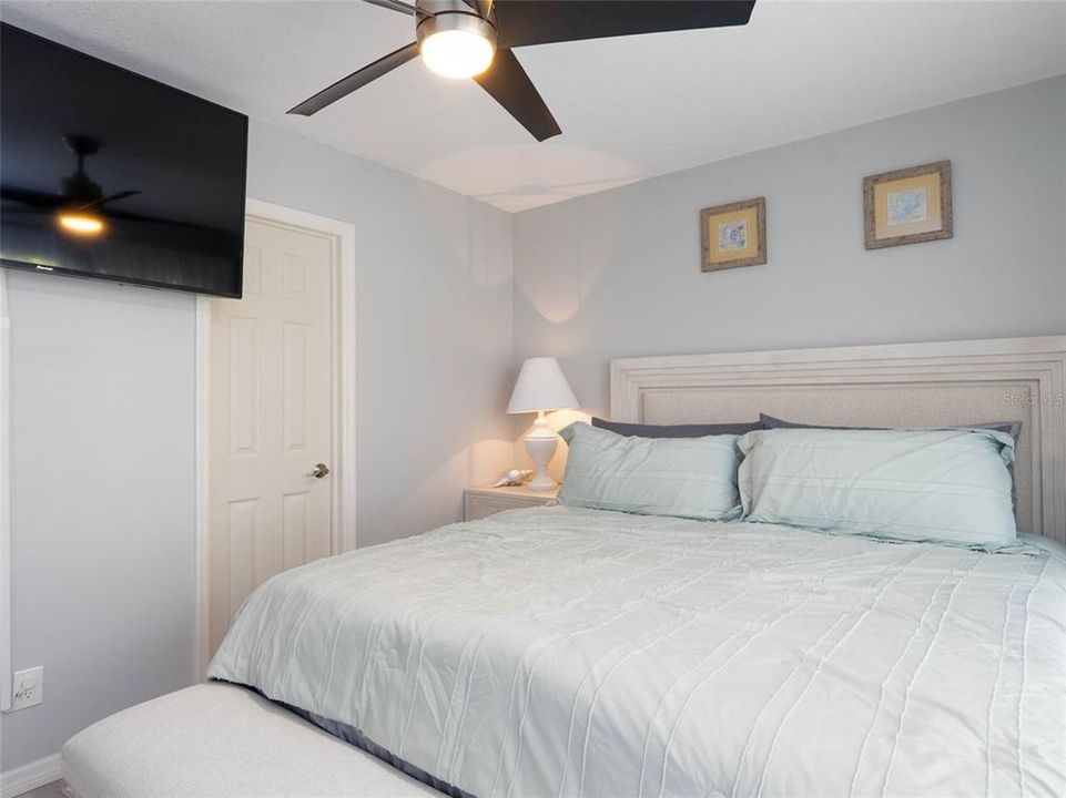 待售: $229,900 (1 贝兹, 1 浴室, 798 平方英尺)