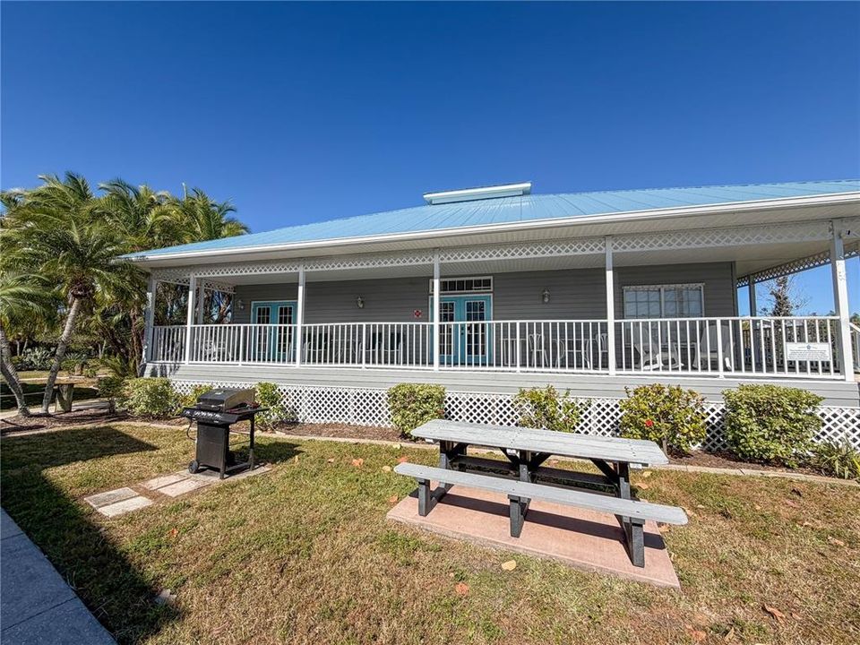 待售: $229,900 (1 贝兹, 1 浴室, 798 平方英尺)