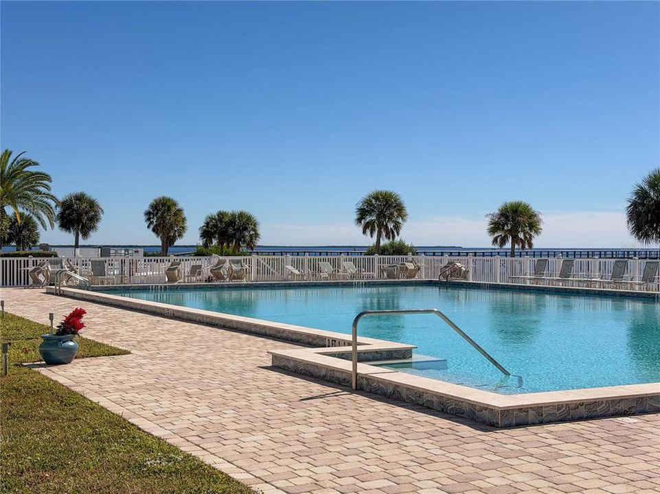 待售: $229,900 (1 贝兹, 1 浴室, 798 平方英尺)