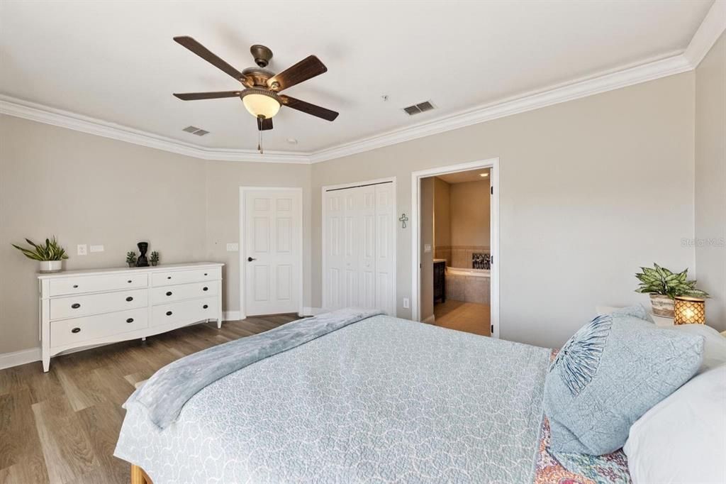 En Venta: $278,777 (4 camas, 3 baños, 1950 Pies cuadrados)