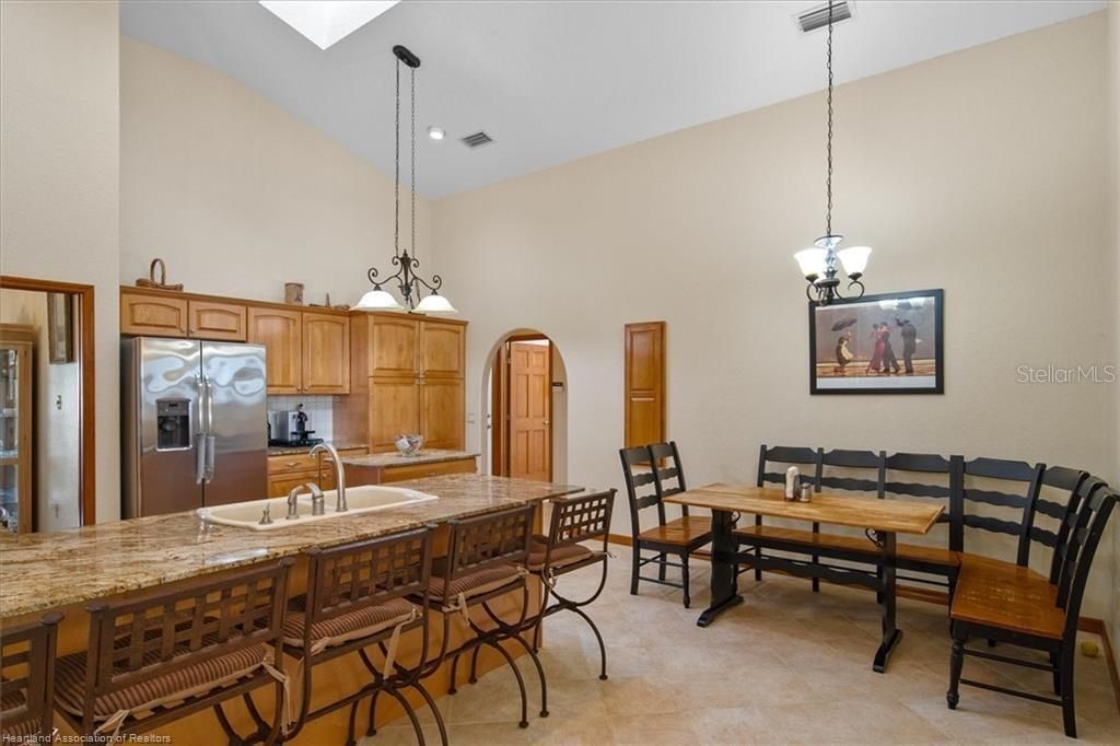 En Venta: $599,900 (4 camas, 3 baños, 3167 Pies cuadrados)