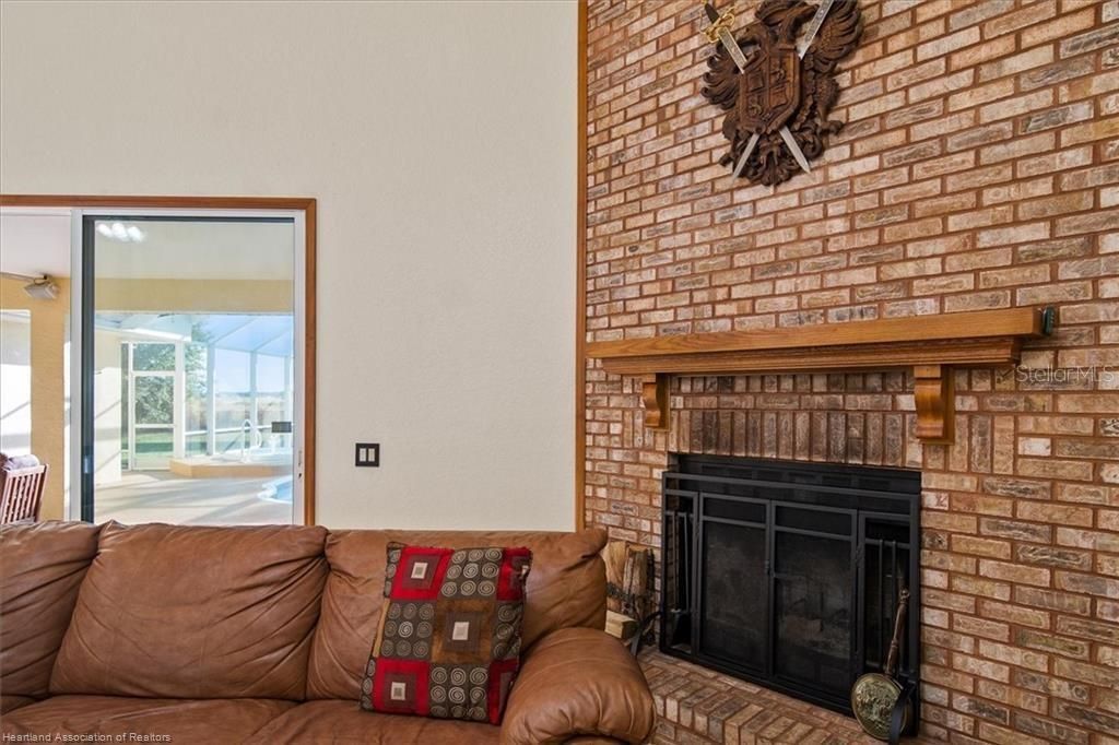 En Venta: $599,900 (4 camas, 3 baños, 3167 Pies cuadrados)