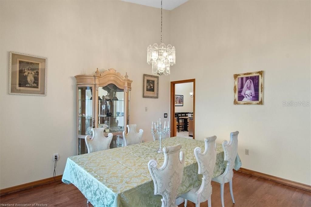 En Venta: $599,900 (4 camas, 3 baños, 3167 Pies cuadrados)