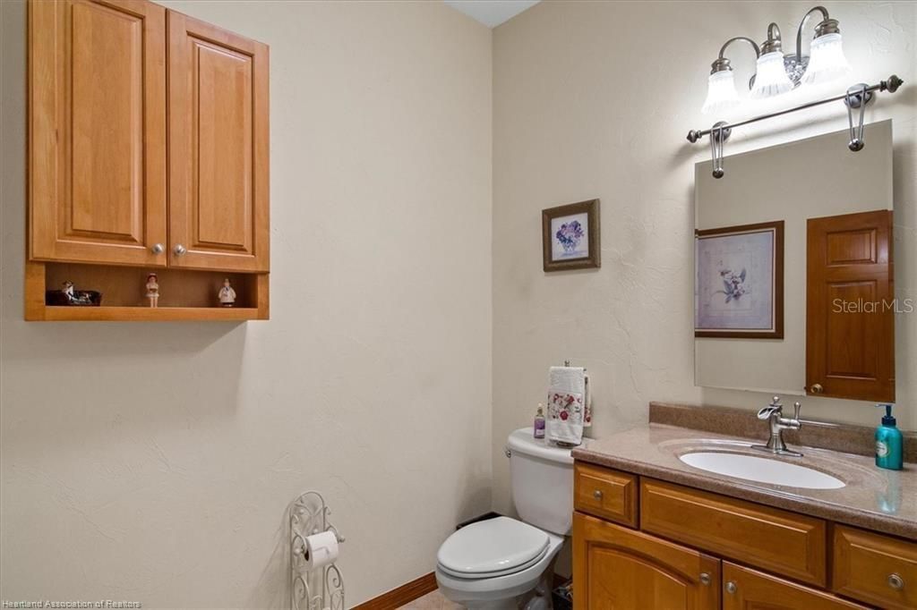 En Venta: $599,900 (4 camas, 3 baños, 3167 Pies cuadrados)