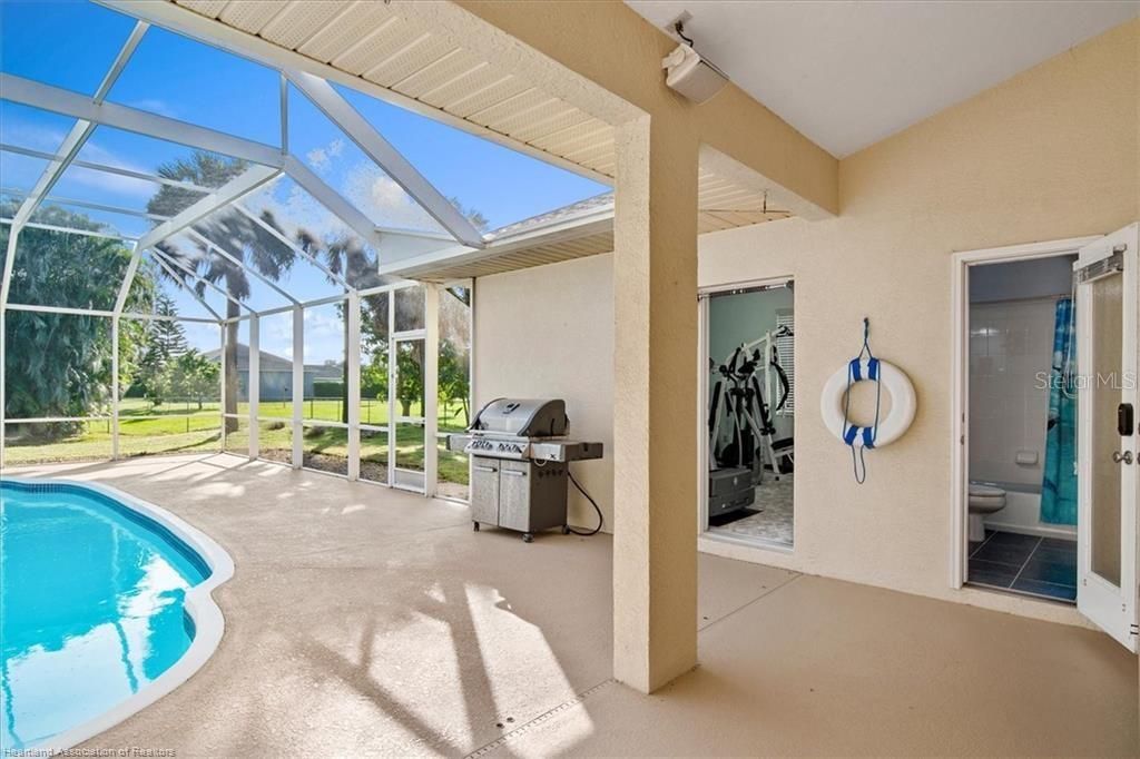 En Venta: $599,900 (4 camas, 3 baños, 3167 Pies cuadrados)