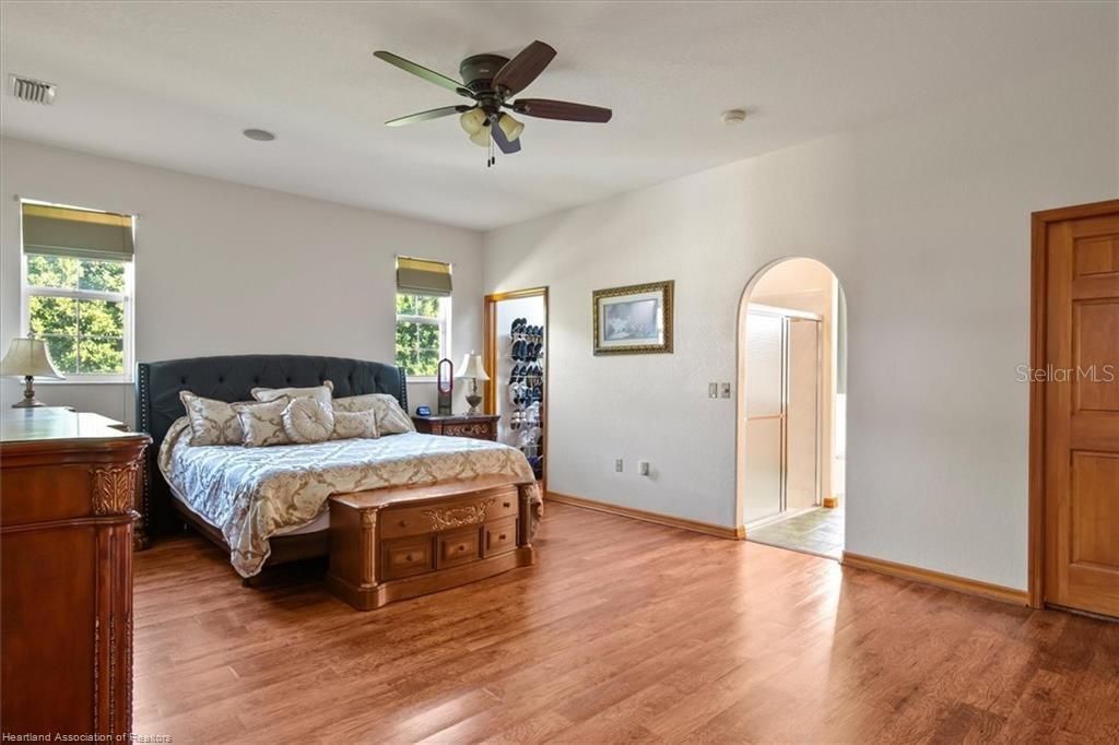 En Venta: $599,900 (4 camas, 3 baños, 3167 Pies cuadrados)