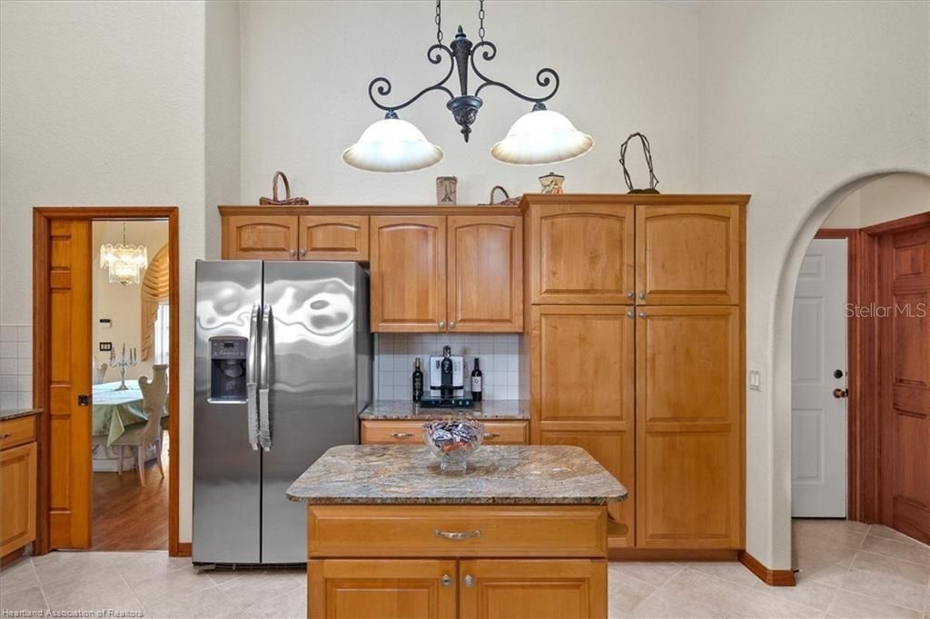 En Venta: $599,900 (4 camas, 3 baños, 3167 Pies cuadrados)