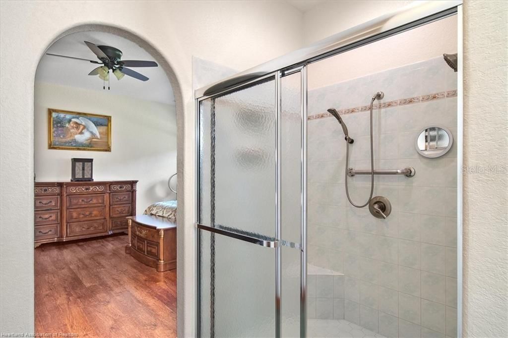 En Venta: $599,900 (4 camas, 3 baños, 3167 Pies cuadrados)