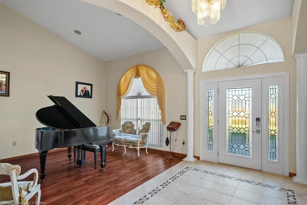 En Venta: $599,900 (4 camas, 3 baños, 3167 Pies cuadrados)