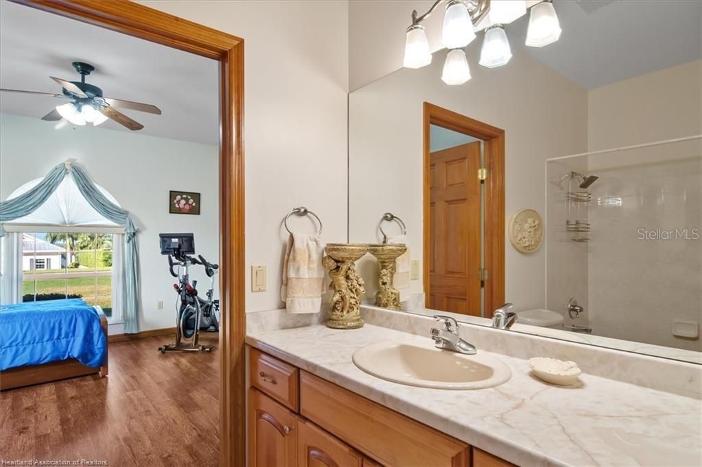 En Venta: $599,900 (4 camas, 3 baños, 3167 Pies cuadrados)