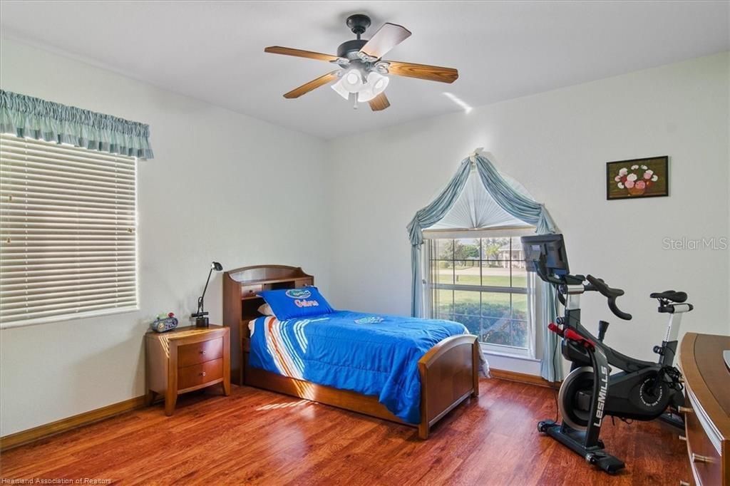 En Venta: $599,900 (4 camas, 3 baños, 3167 Pies cuadrados)