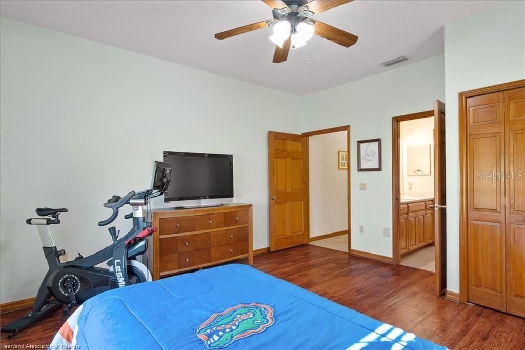 En Venta: $599,900 (4 camas, 3 baños, 3167 Pies cuadrados)