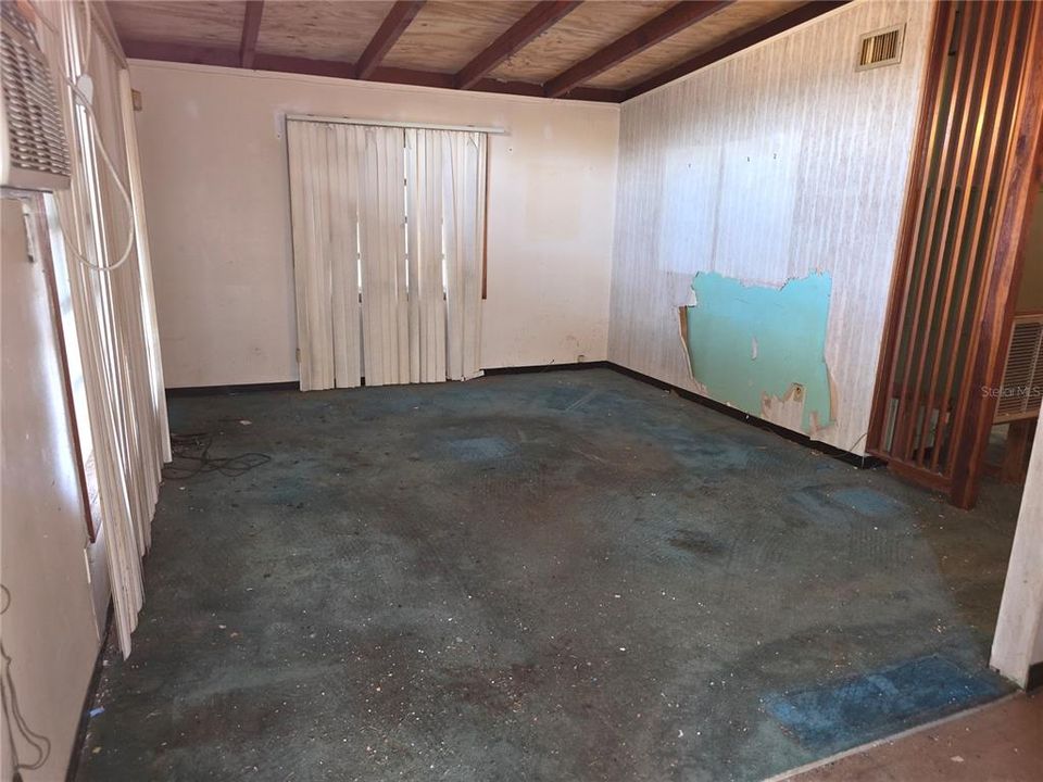 待售: $160,000 (2 贝兹, 1 浴室, 775 平方英尺)