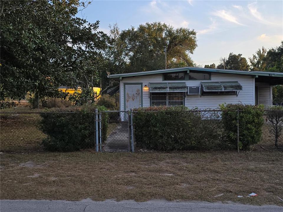 待售: $160,000 (2 贝兹, 1 浴室, 775 平方英尺)