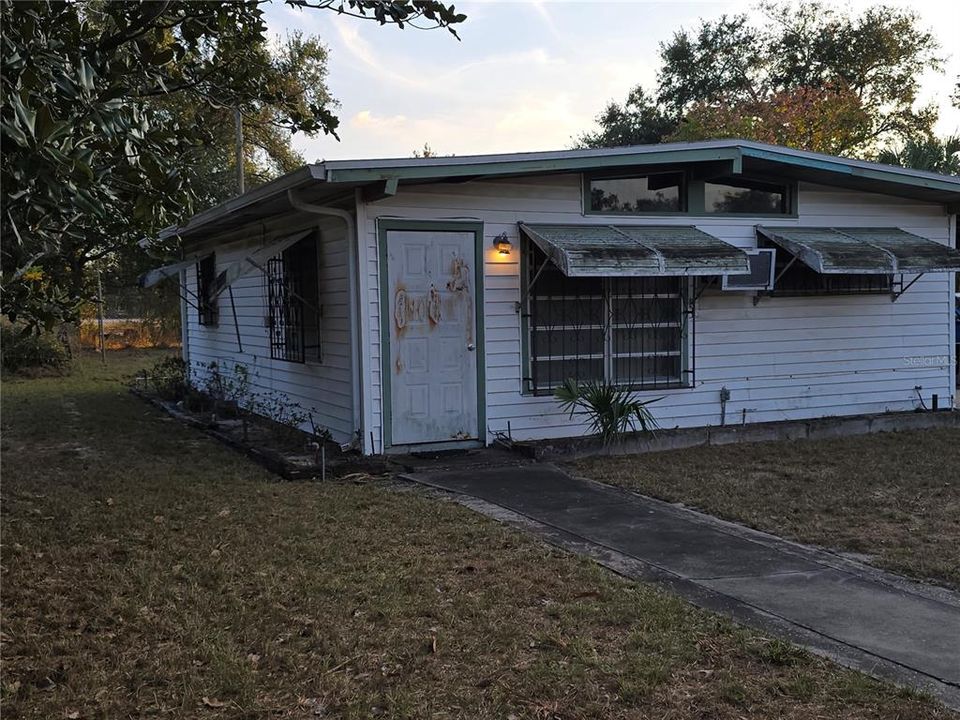 待售: $160,000 (2 贝兹, 1 浴室, 775 平方英尺)