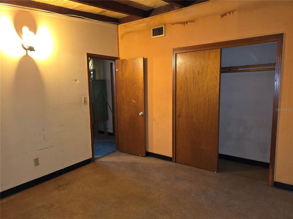 待售: $160,000 (2 贝兹, 1 浴室, 775 平方英尺)