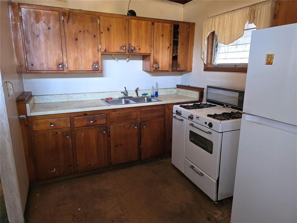 待售: $160,000 (2 贝兹, 1 浴室, 775 平方英尺)