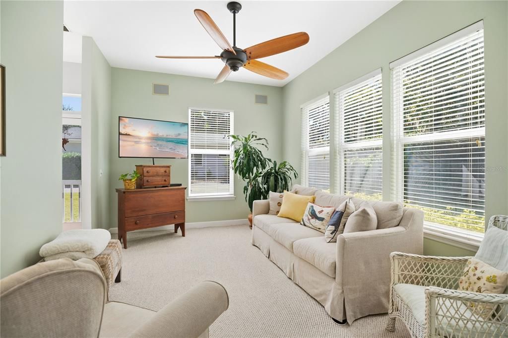 For Sale: $885,000 (2 beds, 1 baths, 2115 Square Feet)