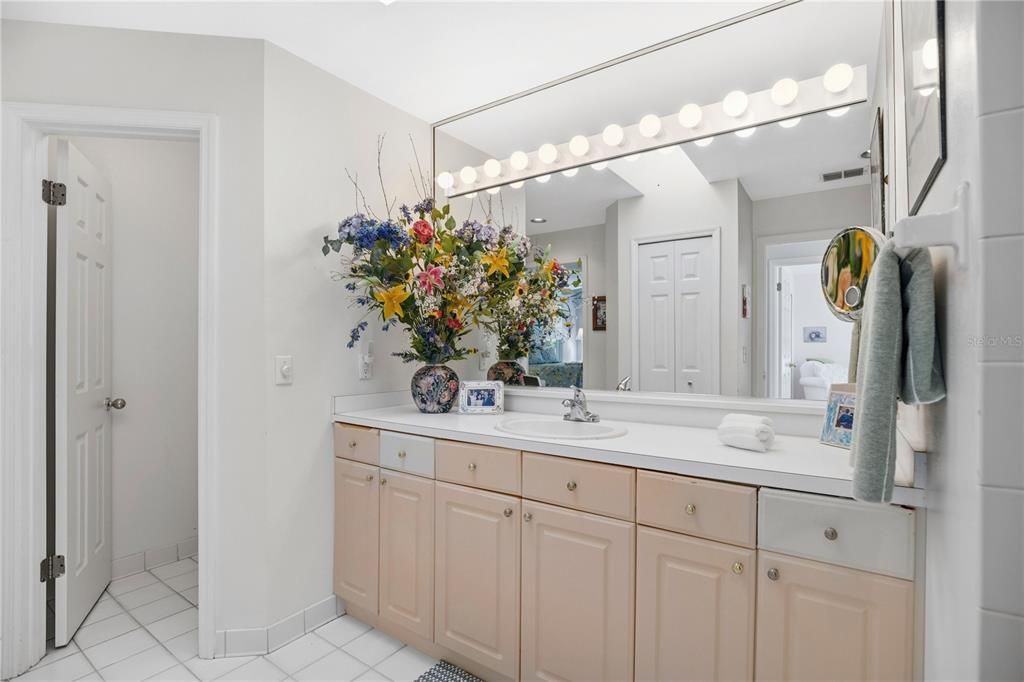 For Sale: $885,000 (2 beds, 1 baths, 2115 Square Feet)