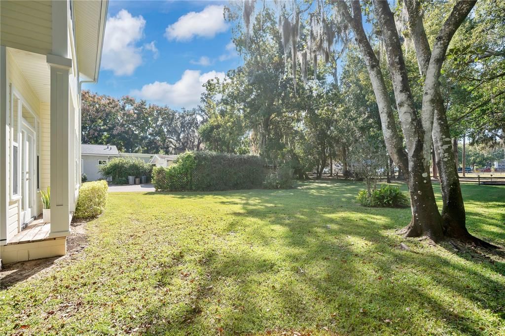 For Sale: $885,000 (2 beds, 1 baths, 2115 Square Feet)