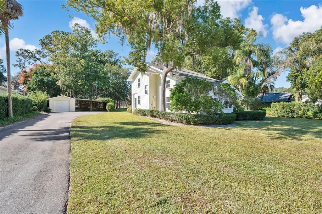 For Sale: $885,000 (2 beds, 1 baths, 2115 Square Feet)