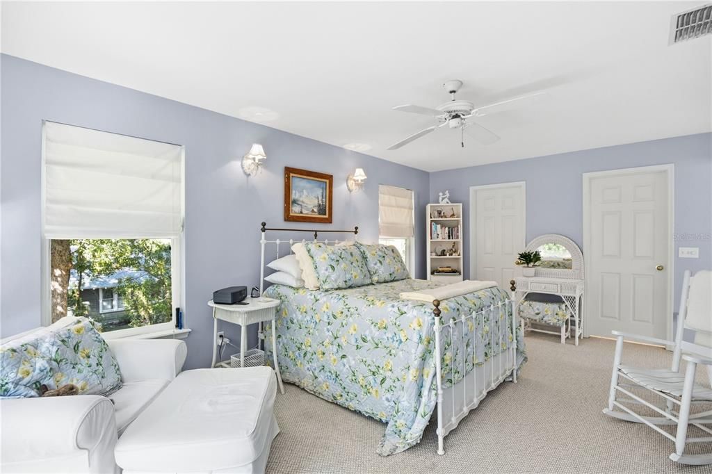 For Sale: $885,000 (2 beds, 1 baths, 2115 Square Feet)