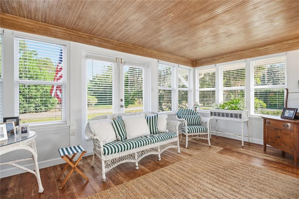 For Sale: $885,000 (2 beds, 1 baths, 2115 Square Feet)