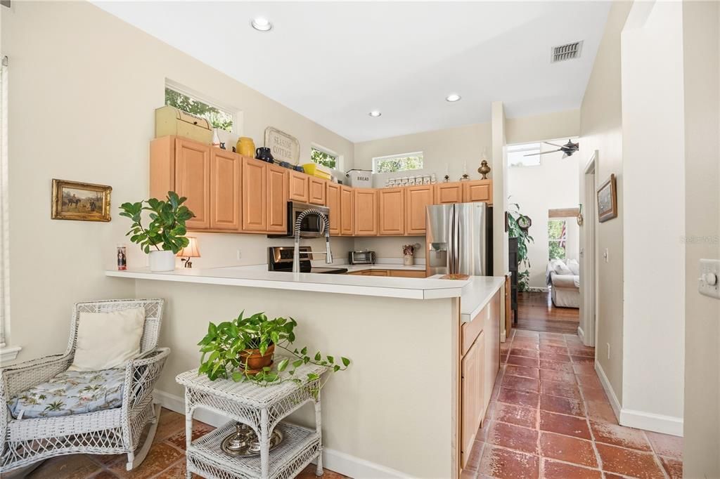 For Sale: $885,000 (2 beds, 1 baths, 2115 Square Feet)