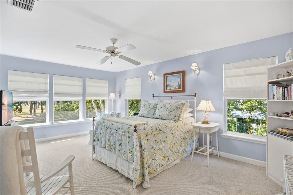 For Sale: $885,000 (2 beds, 1 baths, 2115 Square Feet)