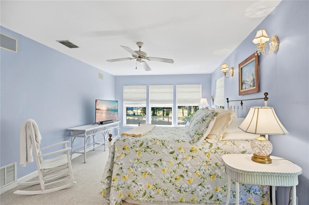 For Sale: $885,000 (2 beds, 1 baths, 2115 Square Feet)