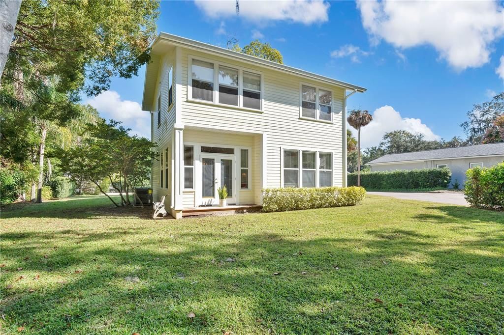 For Sale: $885,000 (2 beds, 1 baths, 2115 Square Feet)