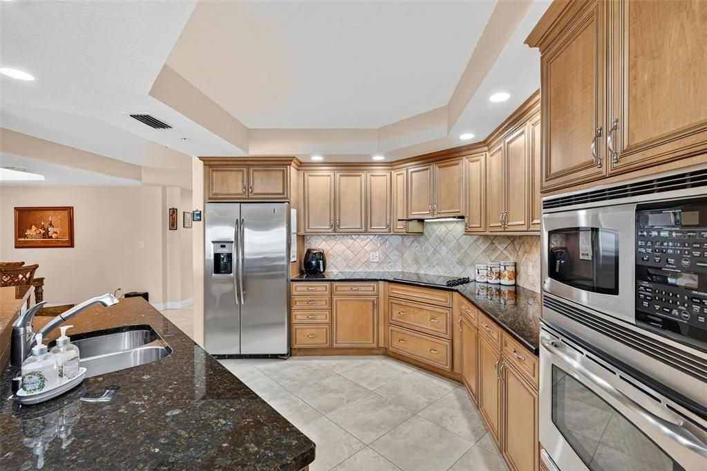 На продажу: $1,550,000 (3 спален, 3 ванн, 2350 Квадратных фут)