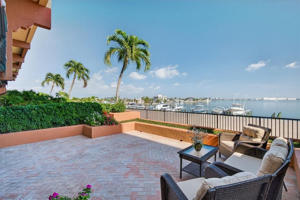 На продажу: $1,550,000 (3 спален, 3 ванн, 2350 Квадратных фут)